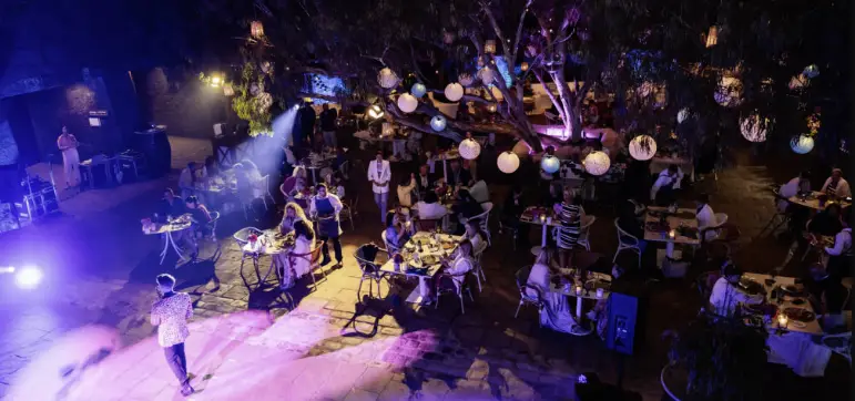 🍷🎉💃 GOODBYE 2025 — music & dancing at Bodega Stratvs