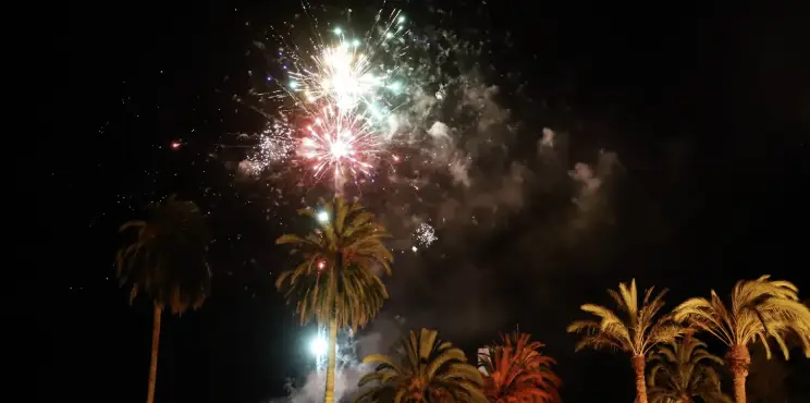 Haría 🎉 Classic town-square New Year: grapes, party favours & music in the historic centre