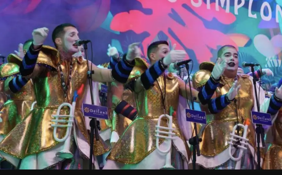 Murga “Los Desahuciados” (parade + live set) — Open Mall (Arrecife)