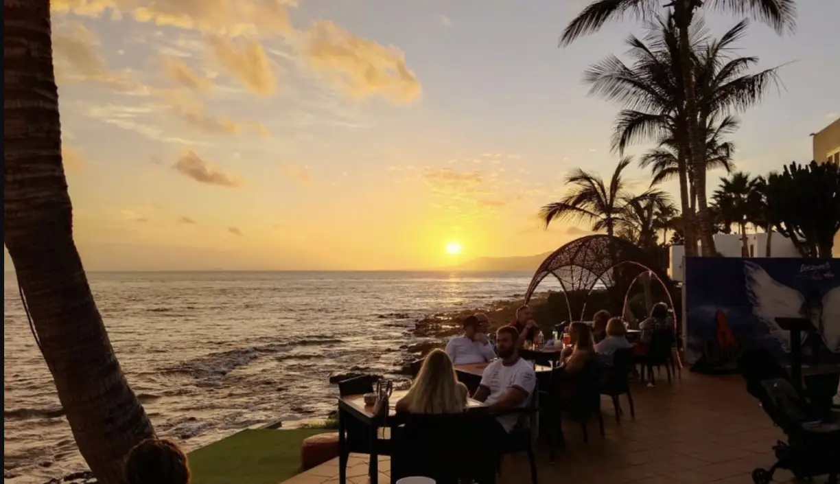 Café La Ola: The Detroits — Motown Nigh