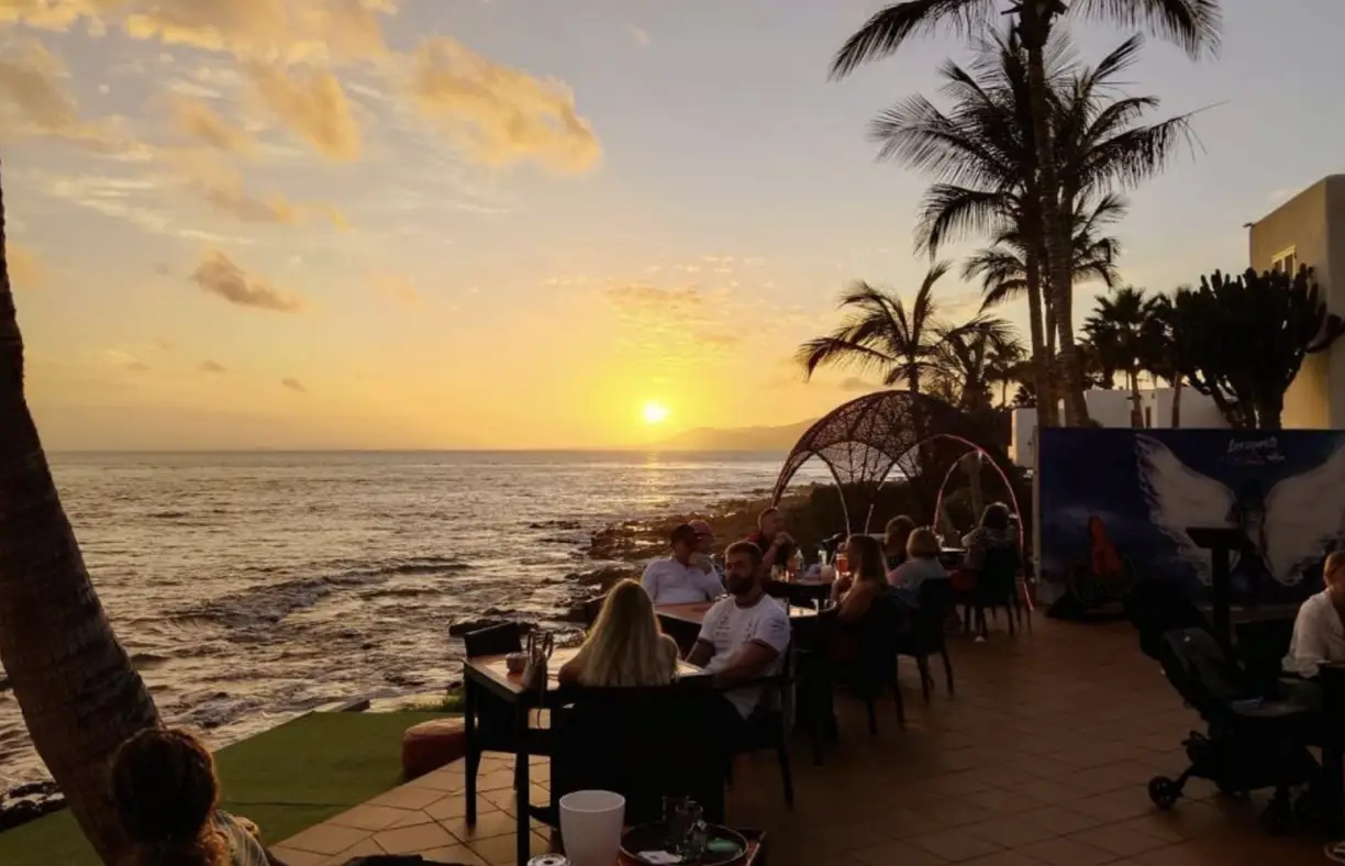 Café La Ola: Motown Divas + DJ Bussy Coco