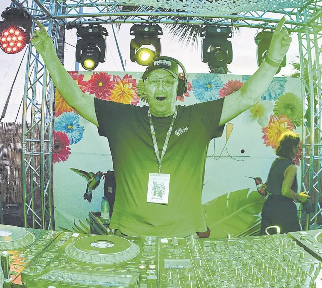 Malvasoul Amura — Sunset Party at Puerto Calero